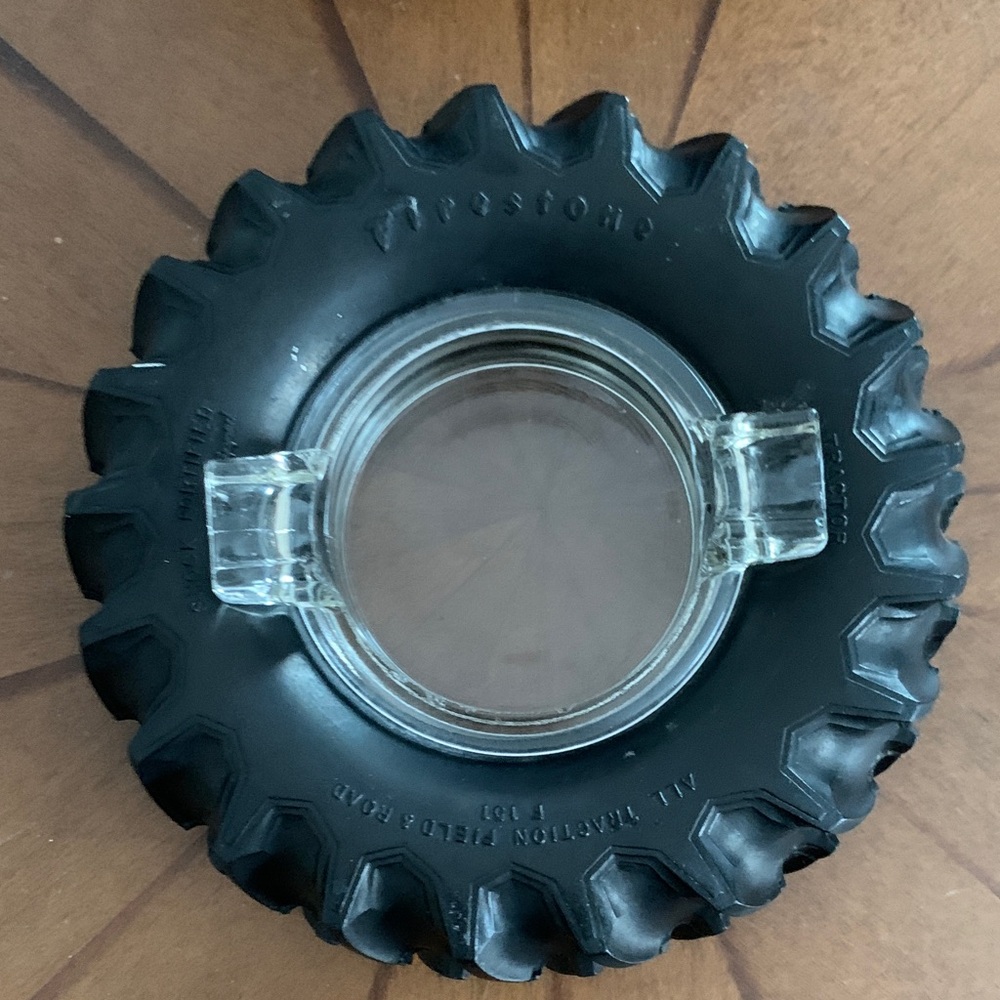 📌 Vintage Rubber Firestone Tractor Tire With Glass Ashtray
